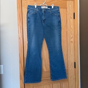 Vintage Levi's Women's Bootcut Jeans - Classic Blue